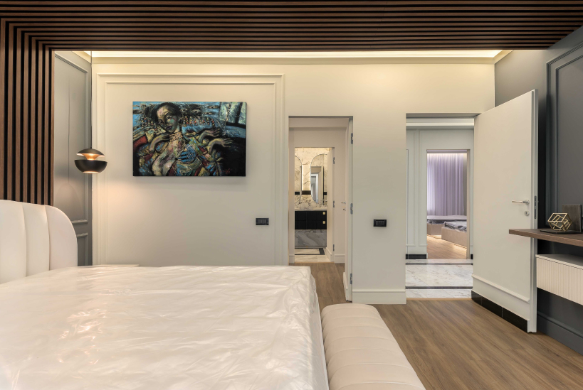 Despre Avangarde By the lake